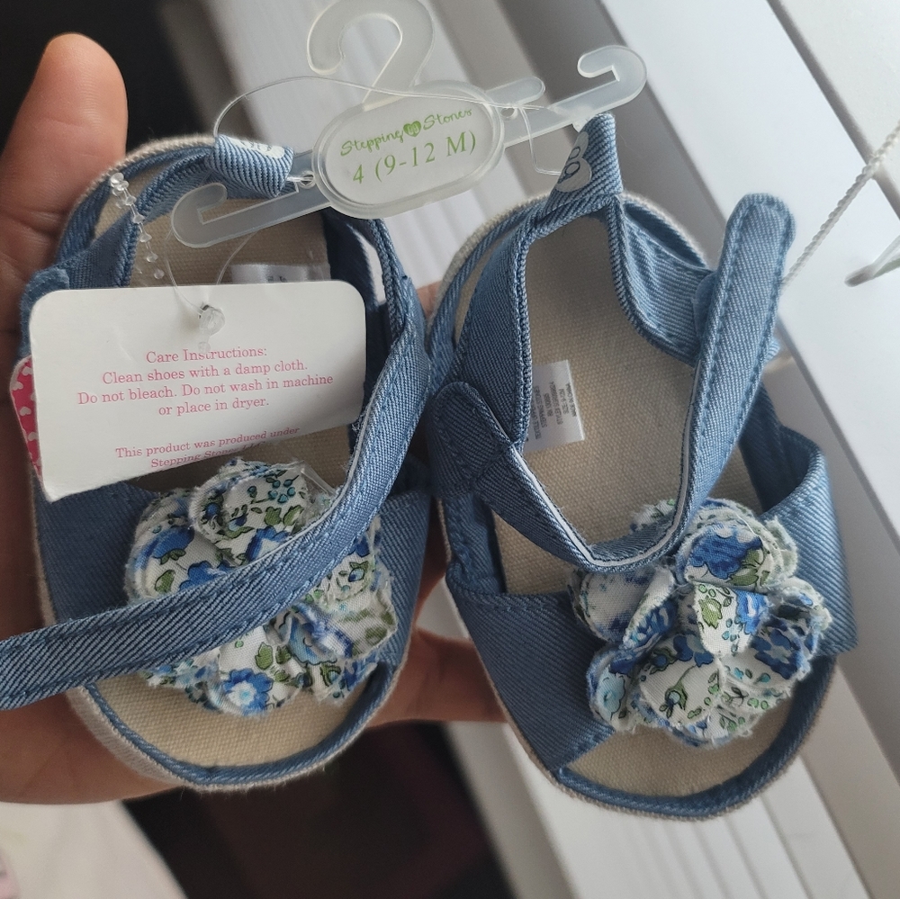 COPY - NWT Size 4 ( 9-12 months) baby girls shoes